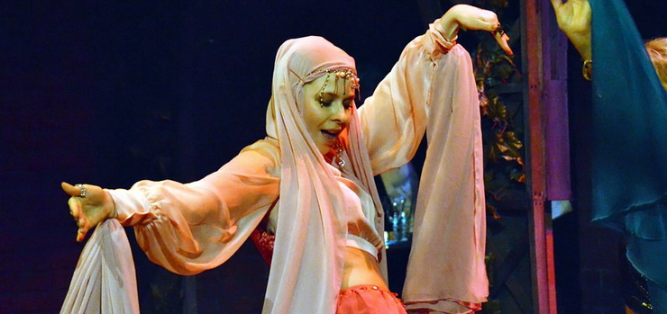 „Mężczyzna jest młody dopóki jest kochany, a kobieta… dopóki czuje się pożądana” . Dziś premiera „Skiza” u Sewruka