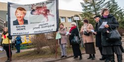 Martwe dzieci i pose Gelert na plakatach. Obrocy ycia "To nie jest prywatna wojna"