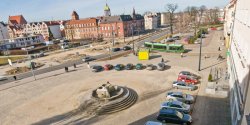  Na Placu Sowiaskim pojawi si awki. Odpoczniemy wrd parkujcych samochodw?