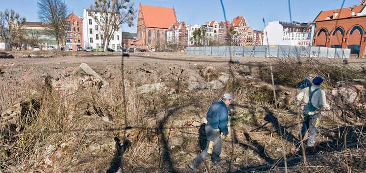 Trwają prace porządkowe pod budowę kamienicy na Starym Mieście?