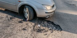 Parking pod przychodni� medyczn� zostanie naprawiony. Czemu tak p�no?