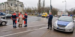 B�yskawiczna akcja policjant�w i ratownik�w. Starsza kobieta zemdla�a na ulicy