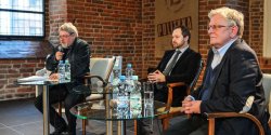 Dlaczego Polacy nie czytaj ksiek? O tym w Salonie Polityki w Bibliotece Elblskiej