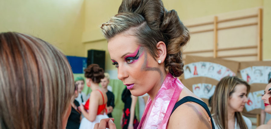 Fale, loki, koki... Zobacz magiczne fryzury młodych fryzjerek z ZSI¦iU