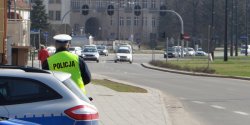 Elbl�scy policjanci czekaj� na nierozwa�nych kierowc�w