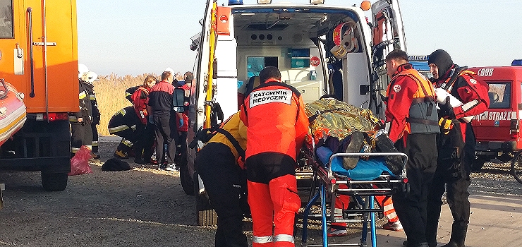 Makabryczny wypadek w Kątach Rybackich. Motolotnia z dwoma osobami zapaliła się i spadła do Zalewu Wiślanego