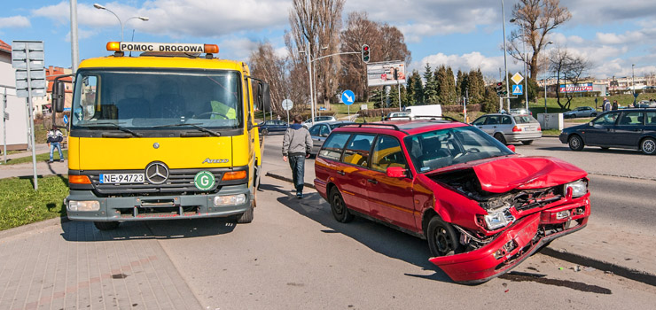 Kolizja dwch samochodw na rogu Brzeskiej i Robotniczej