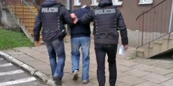 Pi� z matk� alkohol i zn�ca� si� nad siostr�. Grozi mu kara do 5 lat