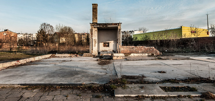 Zgliszcza po pożarze na ul. Sopockiej uroku nam nie dodają. Co na to Miasto?