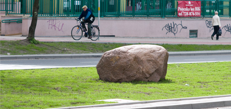 Wiele hałasu o... kamień. Giganta czeka "przeprowadzka"