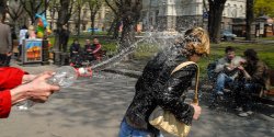 Drugi dzie� �wi�t, czyli �migus Dyngus. Czy elbl��anie boj� si� wody?