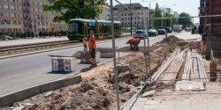  Tymczasowy chodnik na skrzy�owaniu ul. Pocztowej i Garbary
