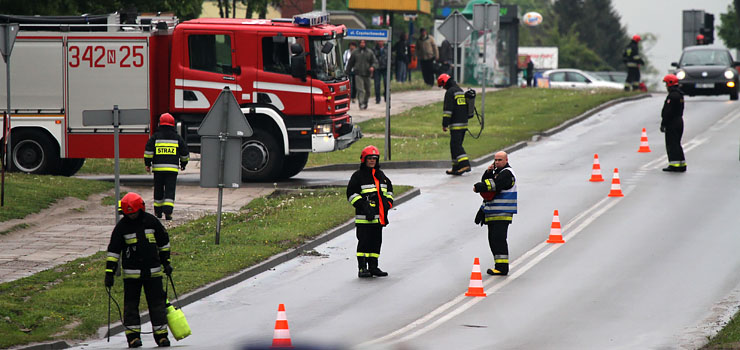 Zamknięta ul. Królewiecka od Fromborskiej do Piłsudskiego. Trwa usuwanie oleju z jezdni