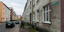 „Czy kto kiedykolwiek zajrzy na t ulic i co tu si zmieni?”