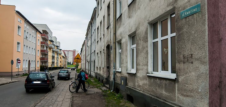 „Czy kto kiedykolwiek zajrzy na t ulic i co tu si zmieni?”
