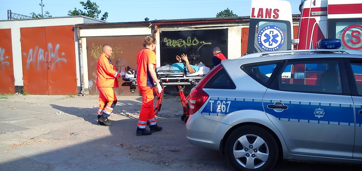 Pożar garażu przy Malborskiej. Mężczyzna z poparzeniami rąk trafił do szpitala