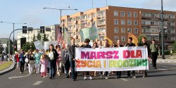 „Mniejsze podatki dla ojca i matki”. Po raz czwarty szli w obronie �ycia i rodziny