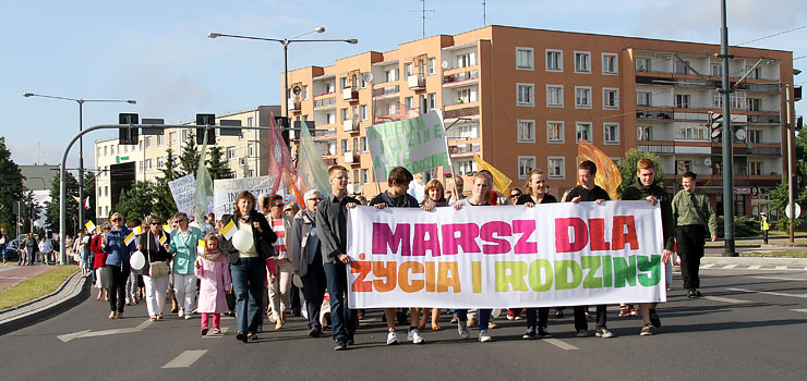 „Mniejsze podatki dla ojca i matki”. Po raz czwarty szli w obronie ycia i rodziny