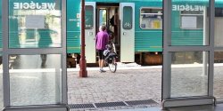 Plakaty z rozk�adem jazdy do lamusa. Elbl�ski dworzec czekaj� wielkie zmiany