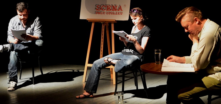 Sztuka "norway.today" na zakończenie cyklu sceny przy stoliku