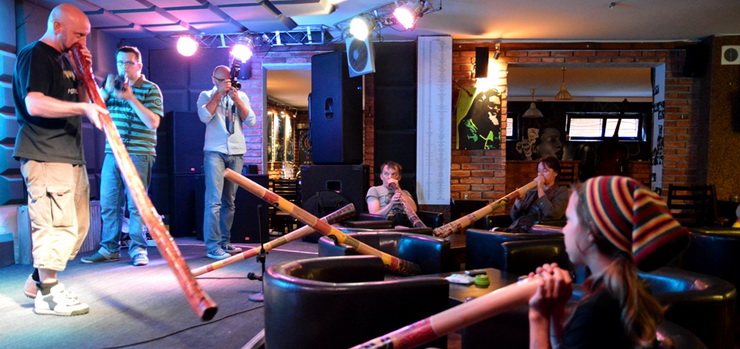 Nietypowe warsztaty gry na didgeridoo - zobacz zdjęcia