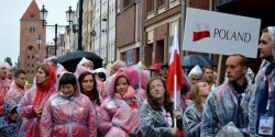 "Wikszo marudzi, e w Elblgu nic si nie dzieje, ale jak ju si dzieje, i to na wiatow skal, to wol spdzi czas w kapciach przed telewizorem"