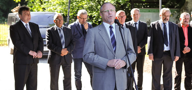 Oddano do użytku drogę z Elbląga do Pogrodzia. Marszałek: "Było tutaj trochę takiej drogi przez mękę, ale ważny jest efekt"