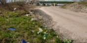 "Z papierkiem id ponad kilometr, a adnego mietnika po drodze nie napotkam"
