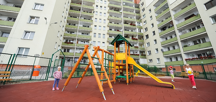 Trwają prace końcowe przy komplesie rekreacyjnym przy Brzeskiej. Następny powstanie przy Robotniczej i Płk. Dąbka