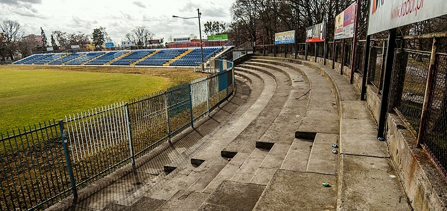 Kibice przed meczem będą identyfikowani. Zasiądą także na rozbudowanej trybunie stalowej