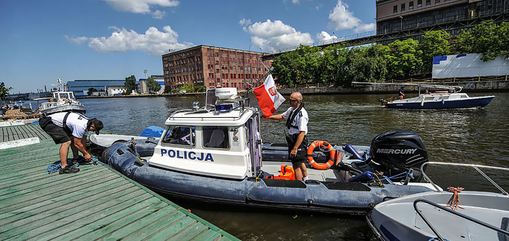 „Wodny” radiowóz. Zobacz, jak wygląda praca policji na wodzie