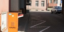 Zniszczyli szlaban. Grozi im kara do 5 lat pozbawienia wolno�ci