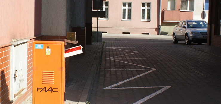 Zniszczyli szlaban. Grozi im kara do 5 lat pozbawienia wolnoci