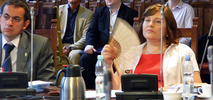 Czy Prezydent podjął dobrą decyzję w sprawie skrócenia pracy urzędników? Jak ciepło jest w UM doświadczają radni