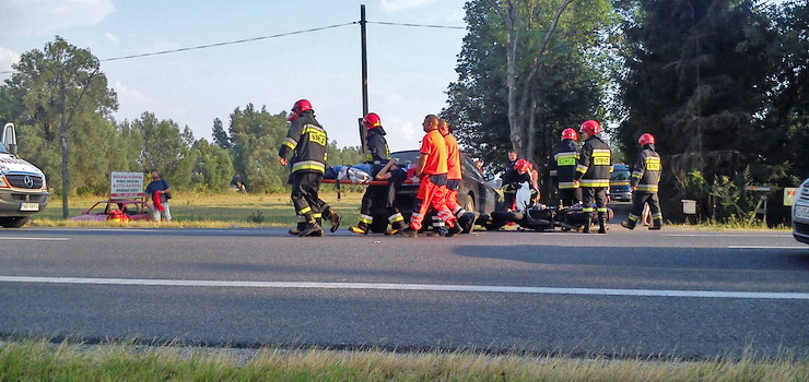 Wypadek w Kazimierzowie. Motocyklista uderzył w Audi