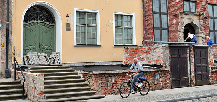 Ostatni remont przeszły 14 lat temu. Dziś powoli odzyskują świetność