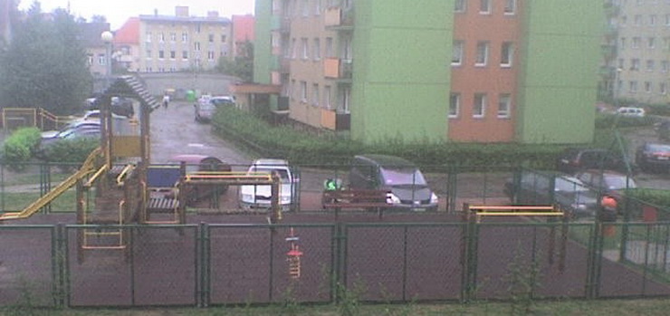 Bawiące się na placu dzieci zmorą elblążan mieszkających przy ul. Piechoty?