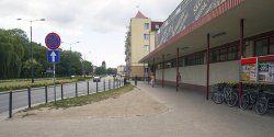 Przy dawnym Feniksie nie ma gdzie parkowa. Miasto radzi: Auta zostawmy przy Ratuszowej