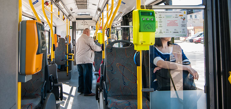 "Jeszcze jestem grzeczny, ale zaraz mogę panią stąd wyrzucić". Za rozmowę przez telefon w autobusie