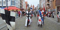 Po Starwce przeszli rycerze w barwach Krzyakw i Prusw - zobacz zdjcia