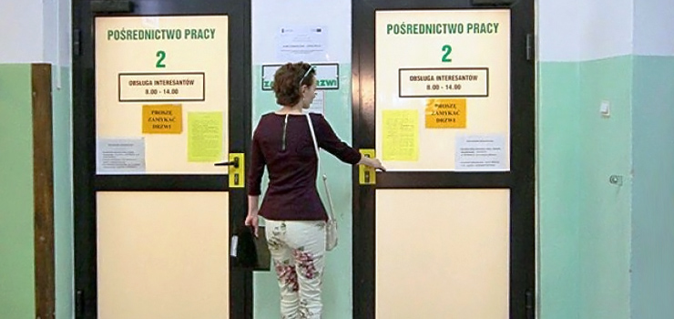 Na staż, zasiedlenie i zatrudnienie. PUP daje bezrobotnym bony. Na razie skorzystało 11.