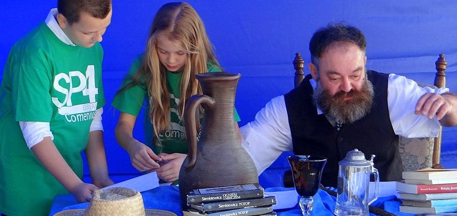 Z Sienkiewiczem na elbląskiej starówce rozpoczęli Narodowe Czytanie