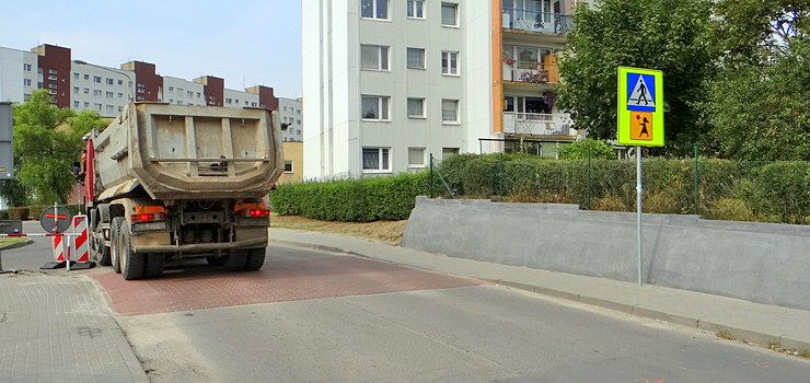 Noga z gazu! Tu nad bezpieczeństwem czuwa "leżący policjant"