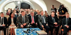 Spotkali si w Muzeum, by pomwi o trudnociach, z jakimi spotykaj si na co dzie