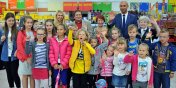 Carrefour i Elblski Bank ywnoci zbierali artykuy szkolne, by pomc uczniom