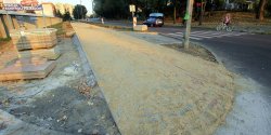 Ulice Odrodzenia i Grottgera zyskaj� nowe chodniki. Prace ju� trwaj�