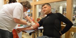 Ratusz sta� si� punktem zbornym dla wszystkich, kt�rzy poczuli potrzeb� pomocy