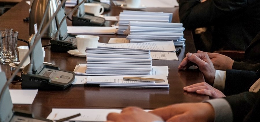 Radni zadecydowali: kolejne miejskie działki idą pod młotek