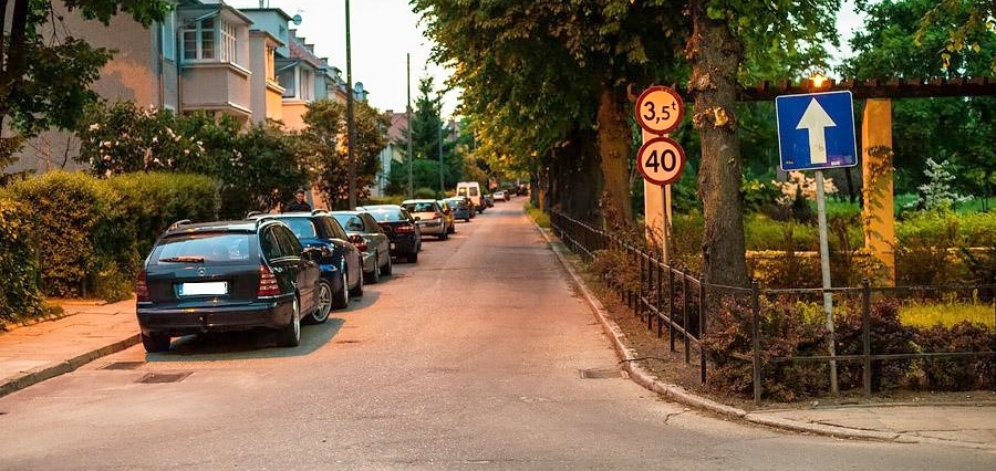 "Nie chcemy tu konkurowa z samochodami". Ulica Faata bdzie dwukierunkowa?