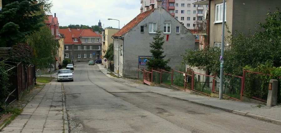 Slalomem na Piechoty przez kolejny rok? Na razie Miasto na remont pieniędzy nie ma